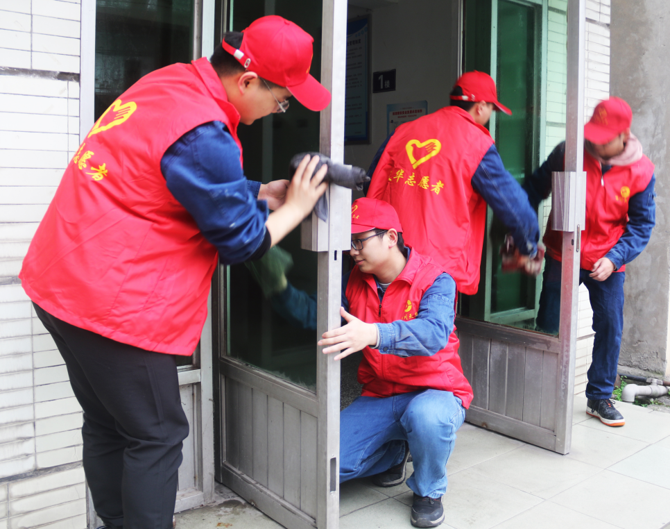 3-公司開展學(xué)雷鋒志愿者活動.png